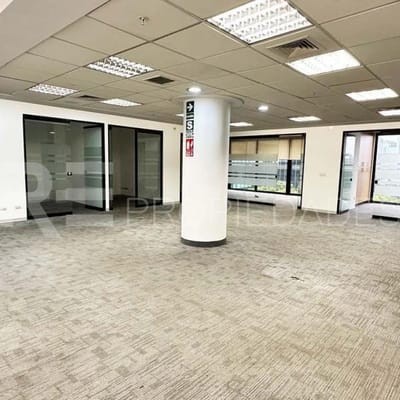 L Oficinas en San Isidro con vista al Parque Abtao  Alquiler