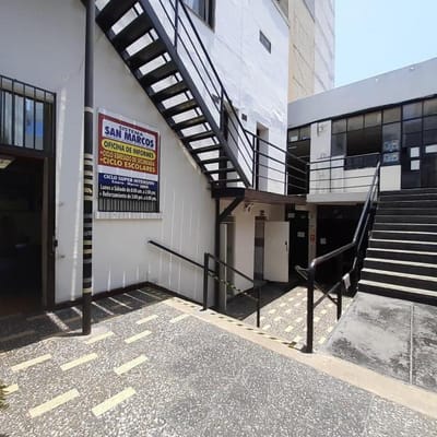 LOCAL COMERCIAL UBICADISIMO EN SANTA BEATRIZ