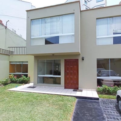 HERMOSA CASA LISTA PARA HABITAR EN SAN BORJA  A  CUADRAS DE BOULEVARD