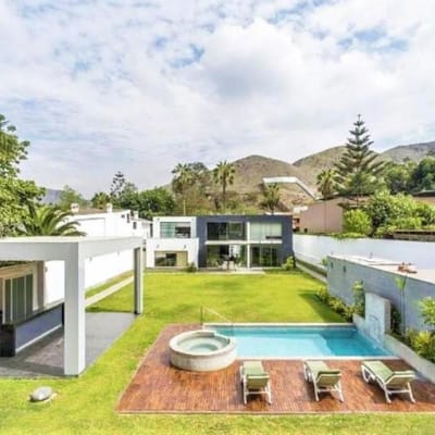 Hermosa Casa Estilo Minimalista con Techos Doble Altura  La Planicie