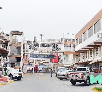 WEENS VENDE  LOCAL COMERCIAL EN CENTRO COMERCIAL DE PANAMERICANA NORTE SMP