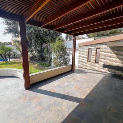SE VENDE CASA CON PISCINA A PRECIO DE TERRENO EN LA MOLINA