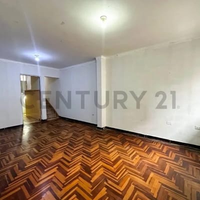 EN VENTA CASA DE  PISOS TIPO CHALET  M  SAN MARTIN DE PORRES