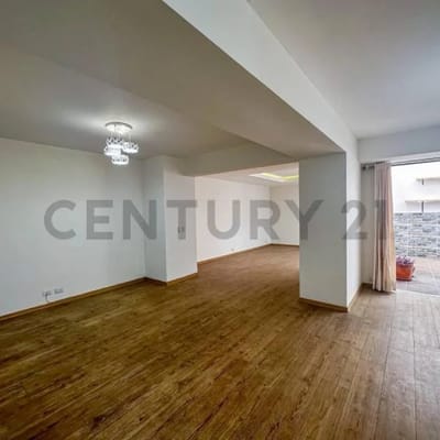 VENDO DEPARTAMENTO  HABITACIONES EN PRIMER PISO EN MIRAFLORES