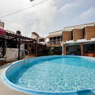 VENDO CASA DE PLAYA EN ESQUINA FRENTE A PARQUE EN PUNTA NEGRA