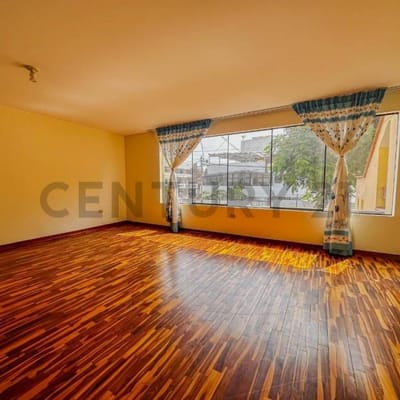 VENTA DEPARTAMENTO TRIPLEX CON  HABITACIONES EN SURCO