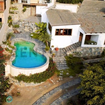 CASA  DE  m EN VENTA   Alamos de Monterrico  Surco