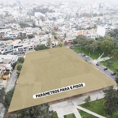 TERRENO RESIDENCIAL EN SURCO  FRENTE A DOS PARQUES