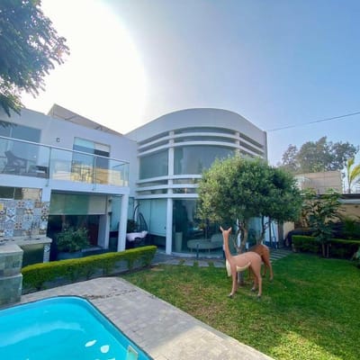 SE VENDE LUJOSA CASA EN LA MOLINA