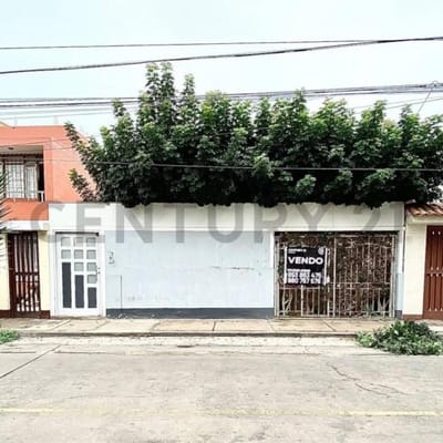 VENDO CASA FRENTE A PARQUE EN SAN MIGUEL