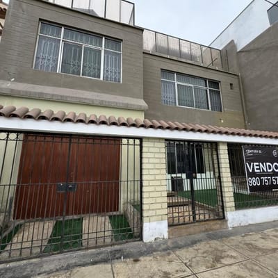 SE VENDE AMPLIA CASA EN ZONA RESIDENCIAL DE PUEBLO LIBRE