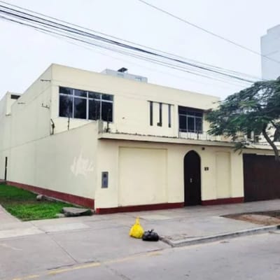 CASA EN VENTA EN VALLE HERMOSO SURCO  COMO TERRENO O PARA REACONDICIONAR