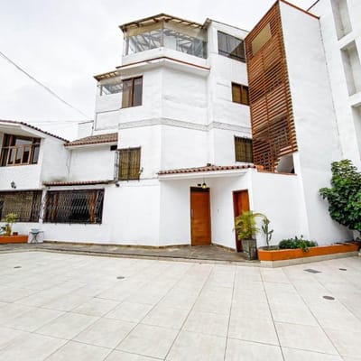 CASA DE  PISOS EN VENTA  SAN BORJA