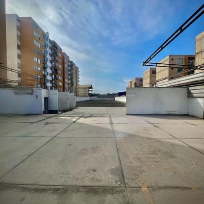 EN VENTA TERRENO  DE M CON ZONIFICACION CZRDA