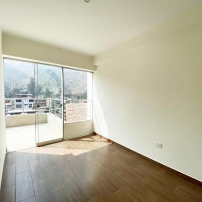 VENTA DE DUPLEX  DORMITORIOS CON BALCON Y TERRAZA LIMITE DE LA MOLINA CON ATE