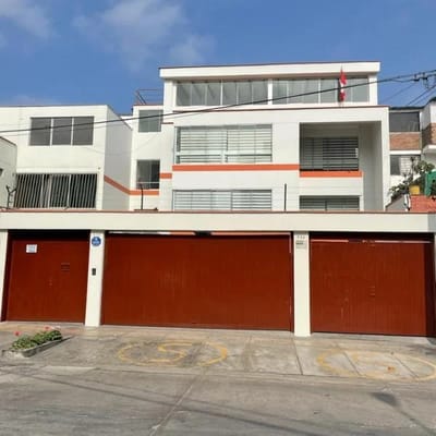 VENTA DE EDIFICIO PARA OFICINAS O DEPARTAMENTOS EN SURCO
