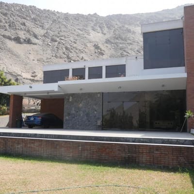 CASA EN VENTA   M  DORM BAOS ESTACTERRAZAJARDIN