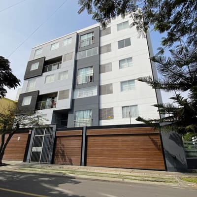 Venta departamento Surquillo lmite Miraflores y Surco  dormitorios frente a parque