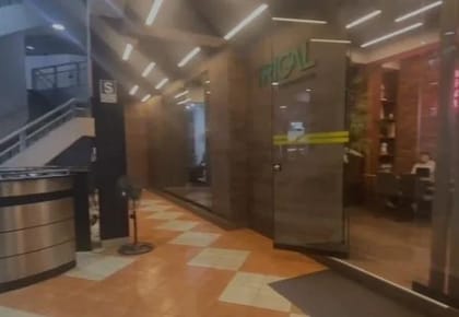 Venta de Local en Centro Comercial La Alborada El Trigal Surco