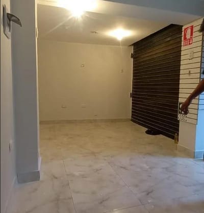 Se Alquila  tiendas continuas en Mercado de Bellavista