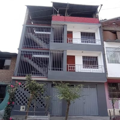 Venta de Linda Casa de  Pisos ms amplia Azotea
