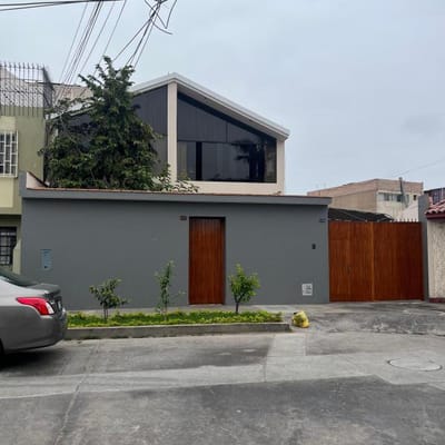 VENDO CASA CERCADO DE LIMA