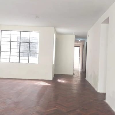 CASA OFICINALOCAL O ALMACEN EN AVENIDA