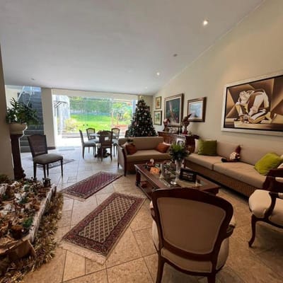 Espectacular Casa en Venta de  m AT en Los Alamos de Monterrico  Surco