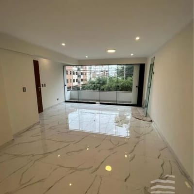 Departamento de Estreno de  habitaciones y m en Venta en Surquillo