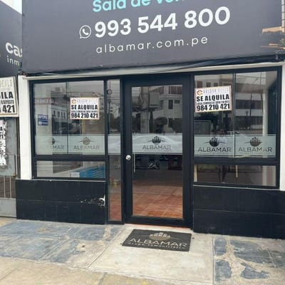 Local Comercial en  Alquiler de m en Avenida  Magdalena