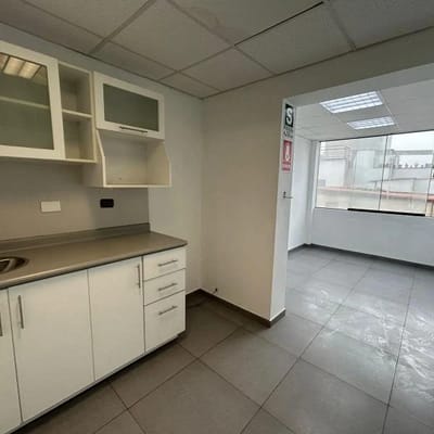 SE ALQUILA OFICINA DE M EN MIRAFLORES