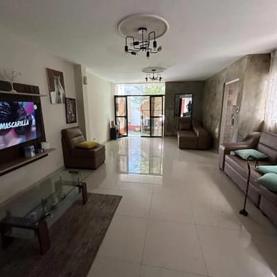 SE VENDE CASA DE M DE  PISOS EN ATE
