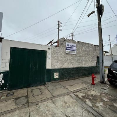Venta de terreno en esquina en San miguel m Parametros  pisos