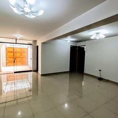 Baj de precio Lindo departamento primer piso en exclusiva zona de Surco