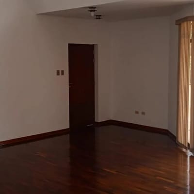 Miraflores Roca y Boloa vendemos espacioso duplex