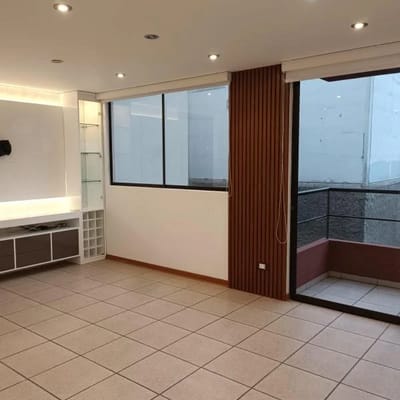 Surquillo  Vendo departamento muy bien distribuido lmite con Miraflores