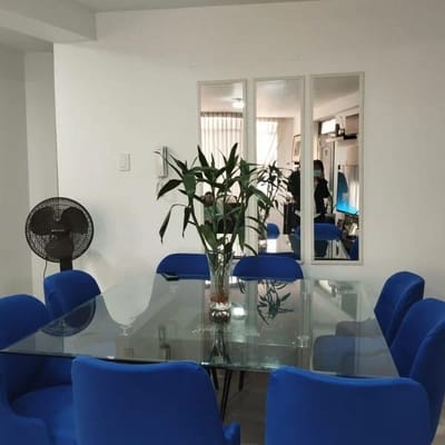 Ate vendo amplio y cmodo departamento de  dormitorios