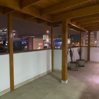 AMPLIO DUPLEX EN URB NEPTUNO