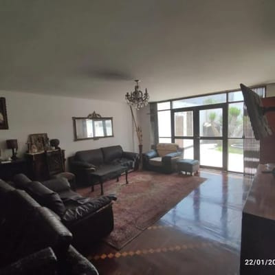 VENDO AMPLIA CASA