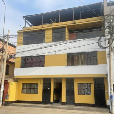 VENTA DE CASA EN SAN JUAN DE MIRAFLORES  ZONA COMERCIAL