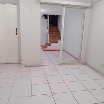 SE VENDE CASITA DE mt   DORM   BAOS EN CHORRILLOS