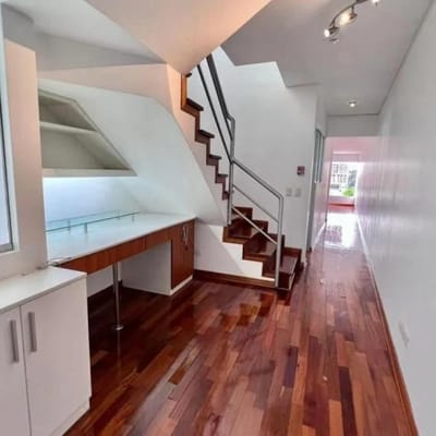 Descubre tu Oasis Urbano en Los Rosales de Surco  duplex con terraza