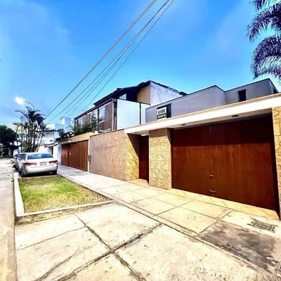 CASA CON VISTA LINEAL A PARQUE   LIMITE DE MIRAFLORES SURCO Y BARRANCO