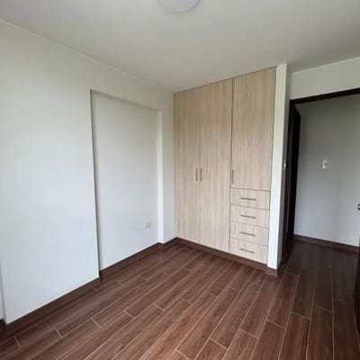 VENTA DE DEPARTAMENTOS DE  HABITACIN FRENTE AL PARQUE EN LA CALERA SURQUILLO