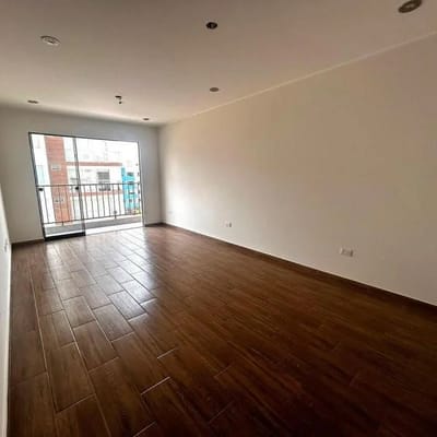 VENTA DE DEPARTAMENTO DE  DORMITORIOS CON BALCN EN LA CALERA SURQUILLO