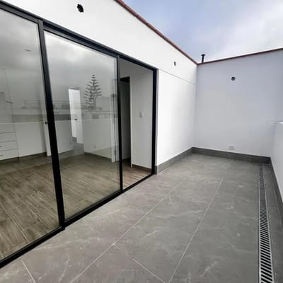 VENTA DE DEPARTAMENTO DUPLEX DE  HABITACIONES EN SURCO LMITE CON MIRAFLORES