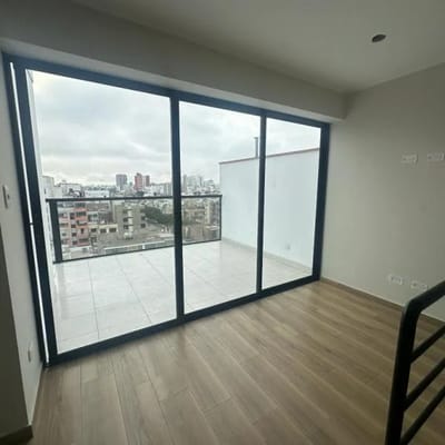 MODERNOS DPLEX CON TERRAZA EN LOS SAUCES SURQUILLO