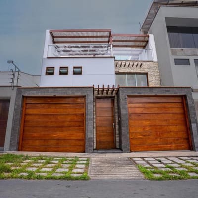 Casa en VENTA Ubicada en Surco Cerca A Avenidas Principales