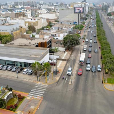 Alquiler de Local Comercial en Esquina Av Primavera con Av Velasco Astete  San Borja lmite con S
