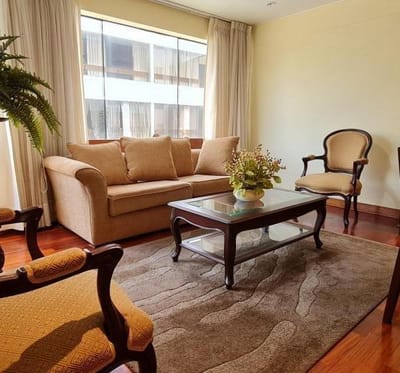 VENTA DE AMPLIO Y LUMINOSO DEPARTAMENTO DE  M EN SAN ISIDRO